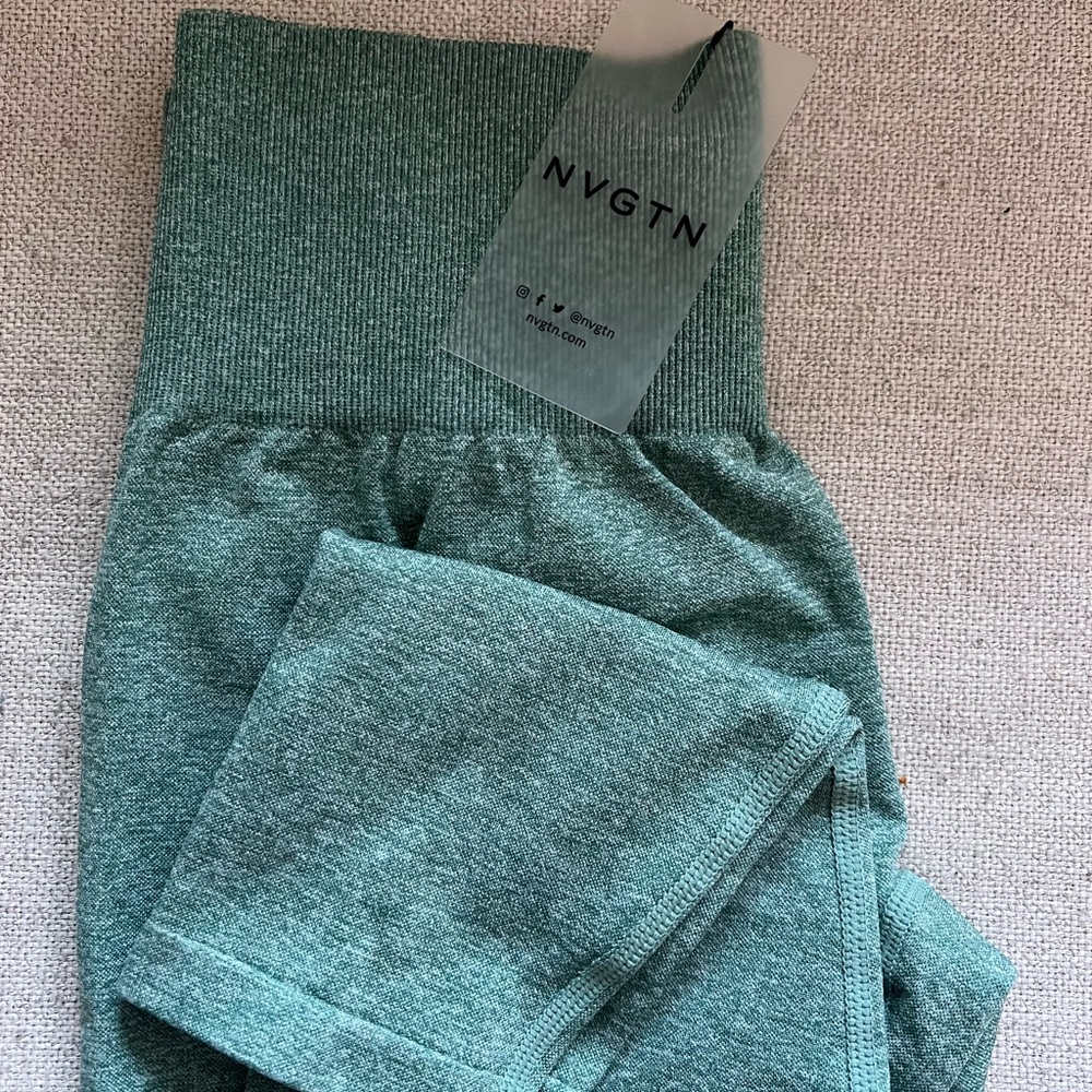 *NWT* NVGTN Seamless Leggings w/ Booty Scrunch